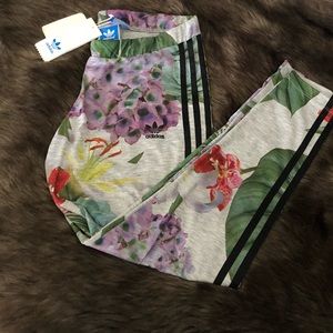 NWT - ADIDAS 🖤 floral fitness leggings